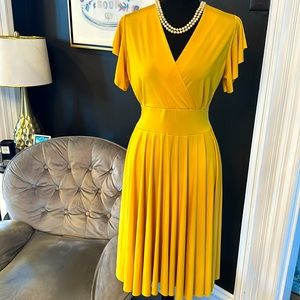 Women’s ITALY yellow flow Easter sun dress medium V neck sexy